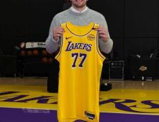 PG游戏-东契奇迎来十赛季高光表现，西班牙队球迷沸腾！的简单介绍