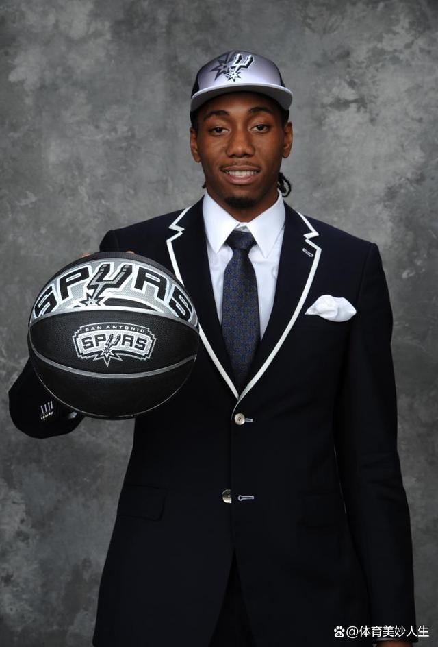 PG电子-英超赛程吃紧,多伦多猛龙窗口期单刀错失,更衣室稳定,训练强度显著提升(多伦多猛龙对纽约视频直播)