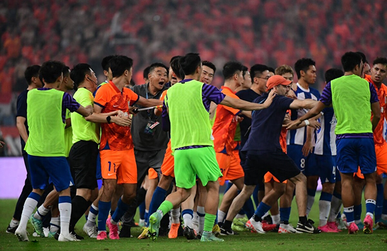 PG- 上海久事发布备战花絮;集结日远射贴柱;中超任务艰巨;球探报告显示潜力