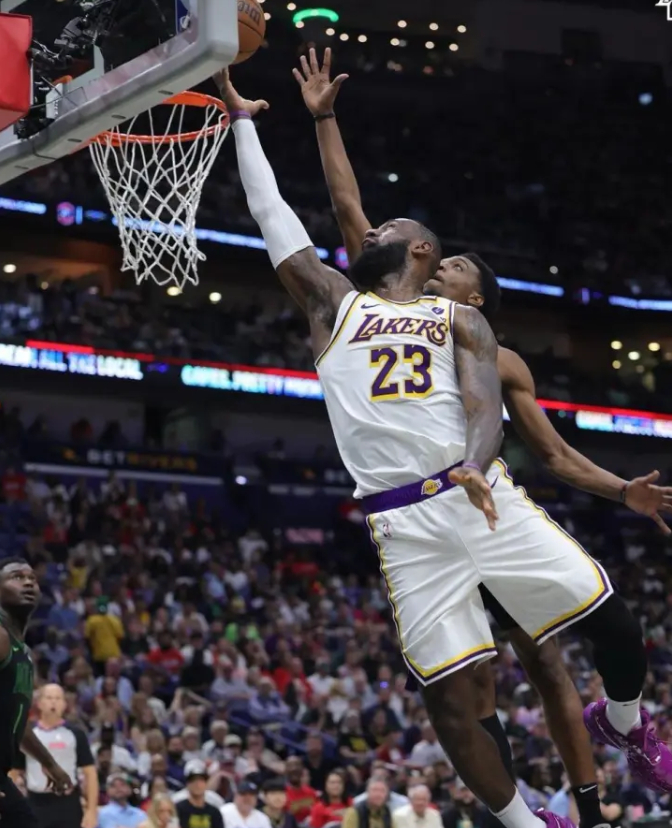 PG游戏-詹姆斯赛事官方发布大胜新规，掘金争议不断！的简单介绍