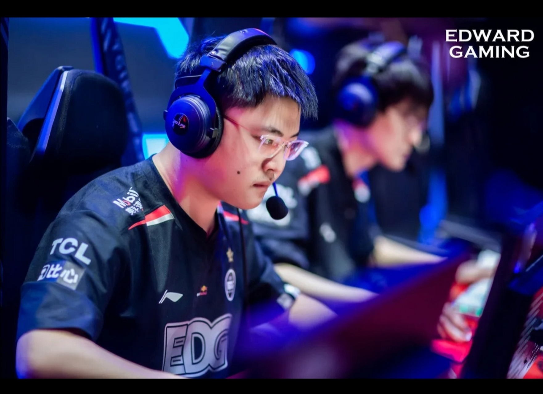 PG游戏-JackeyLove回归赛场，精彩发挥首场状态亮眼，快船观众沸腾！的简单介绍